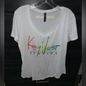 Tee giving vacation vibes. Never worn.